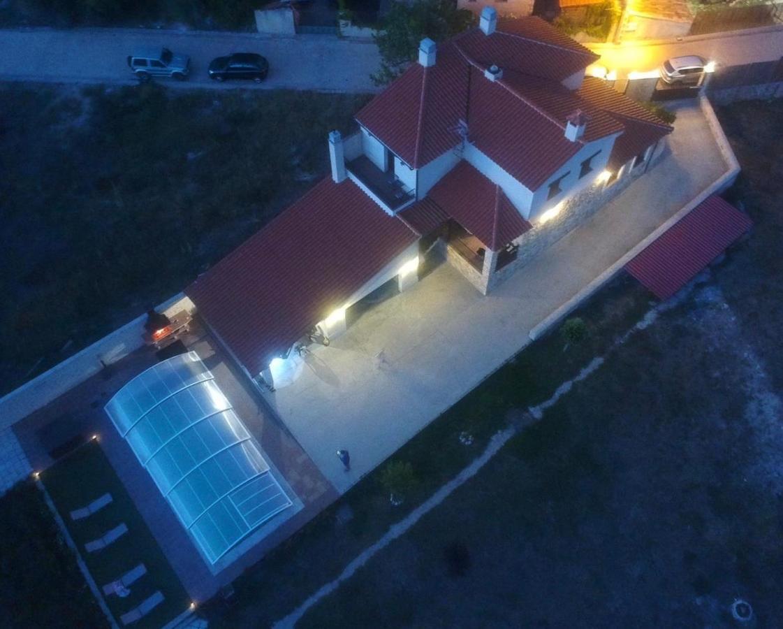 Casa rural Laguna de Uña Exterior foto